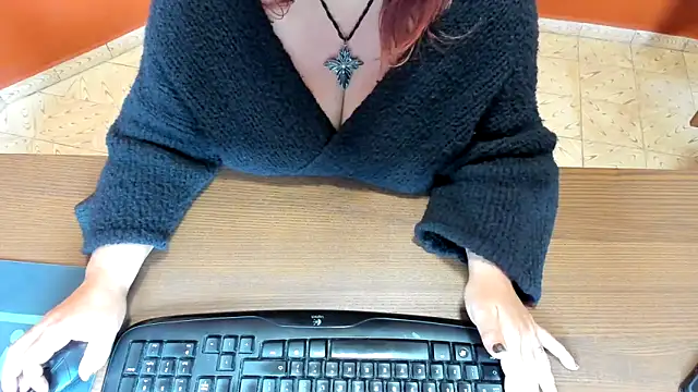 NikkiHolland online show from April 8, 8:05 am