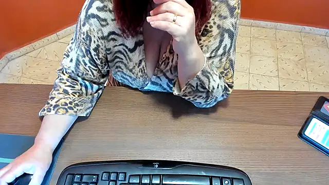 NikkiHolland online show from March 23, 9:31 am