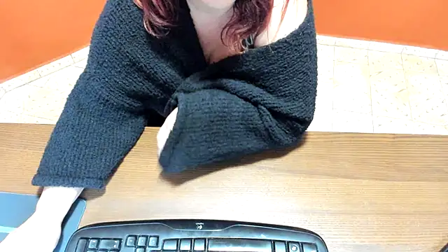 NikkiHolland online show from March 6, 8:53 am