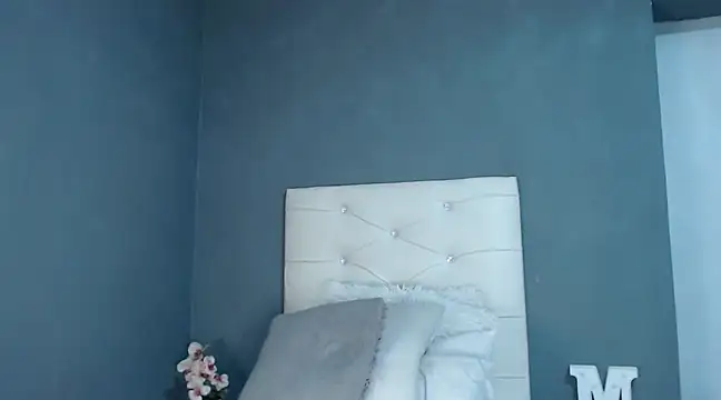 Snapshot of _MoniqueLovay_ chatting on February 23, 8:33 pm MoniqueLovay online show from February 23, 8:33 pm