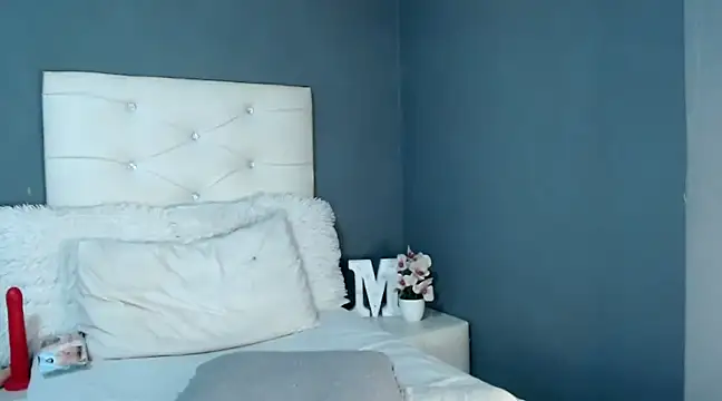Snapshot of _MoniqueLovay_ chatting on March 19, 6:57 am MoniqueLovay online show from March 19, 6:57 am