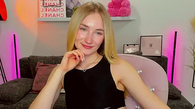 Snapshot of bella__rose chatting on February 25, 7:27 pm bella rose online show from February 25, 7:27 pm