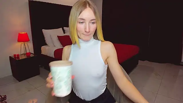 Snapshot of bella__rose chatting on February 23, 9:11 am bella rose online show from February 23, 9:11 am