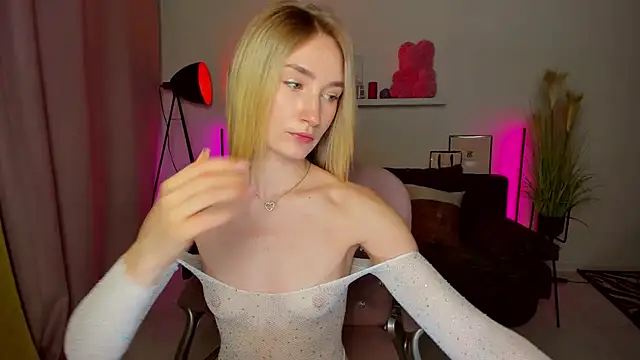 Snapshot of bella__rose chatting on March 2, 12:25 pm bella rose online show from March 2, 12:25 pm