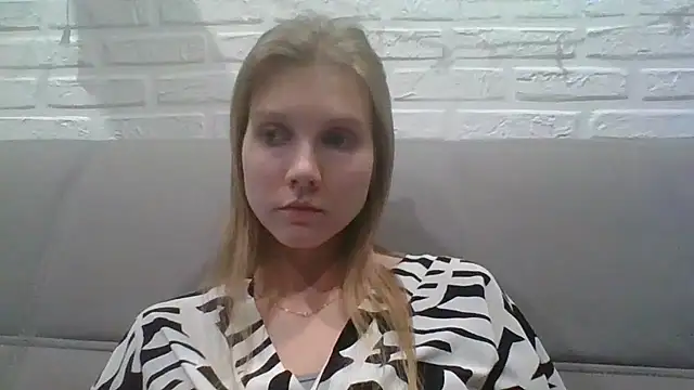 Snapshot of MaryMiton chatting on October 19, 1:03 pm MaryMiton online show from October 19, 1:03 pm