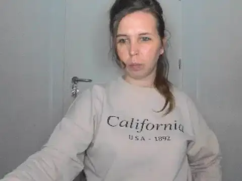 Snapshot of loveis007 chatting on March 18, 12:40 am loveis007 online show from March 18, 12:40 am