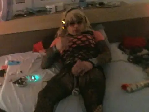 Kinkyslut07 online show from November 18, 4:43 pm