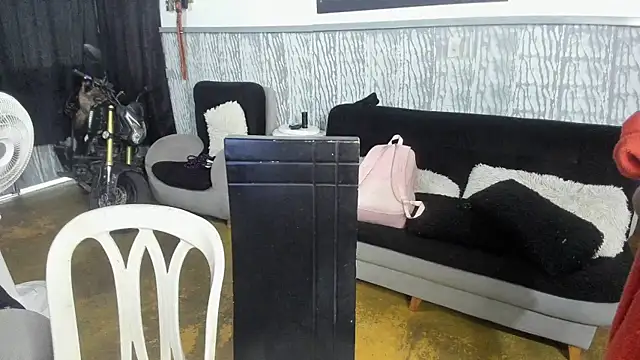 valentinaextreme online show from April 5, 4:35 pm