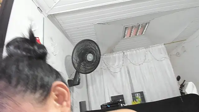 Snapshot of valentinaextreme chatting on December 1, 10:15 pm valentinaextreme online show from December 1, 10:15 pm