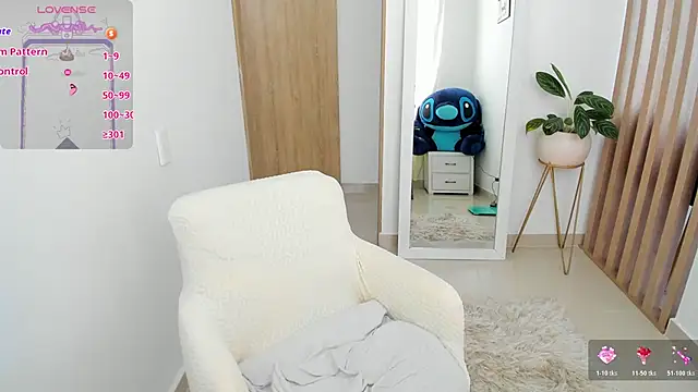 Katysmith26 online show from April 7, 4:31 pm