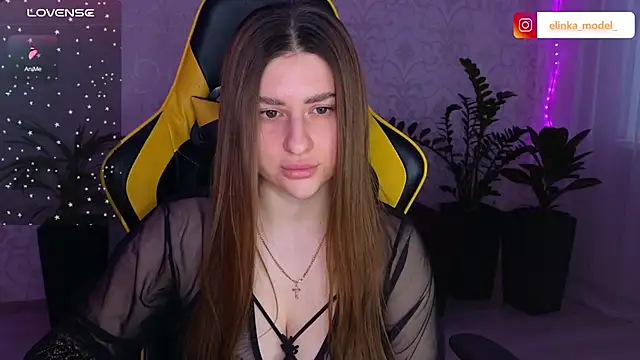 Snapshot of Elishka_ chatting on February 15, 6:12 am Elishka online show from February 15, 6:12 am