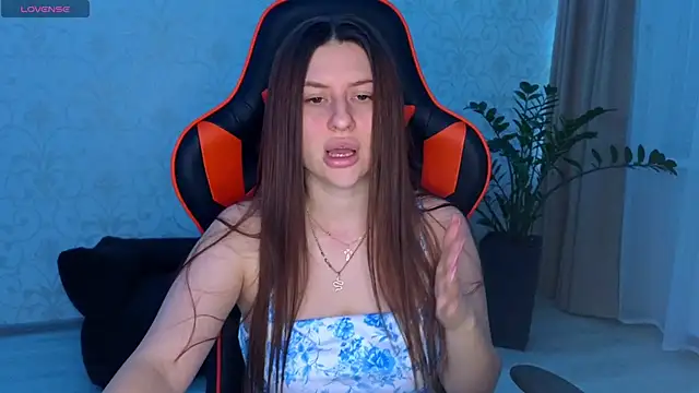 Elishka  online show from November 27, 6:30 pm