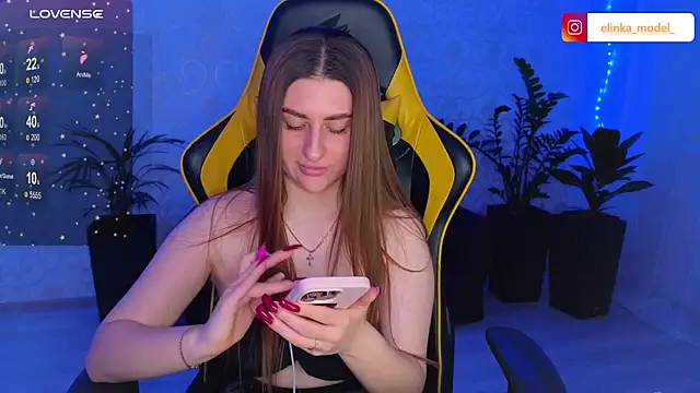 Snapshot of Elishka_ chatting on February 19, 10:42 pm Elishka online show from February 19, 10:42 pm