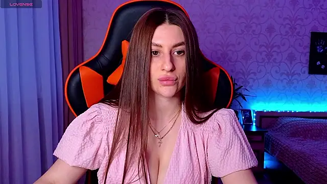 Elishka  online show from March 25, 4:39 pm