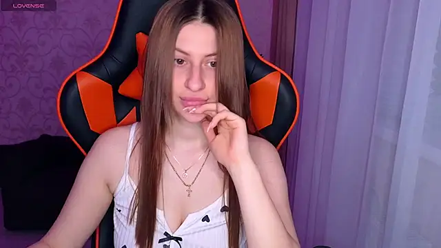 Snapshot of Elishka_ chatting on May 23, 8:08 pm Elishka online show from May 23, 8:08 pm