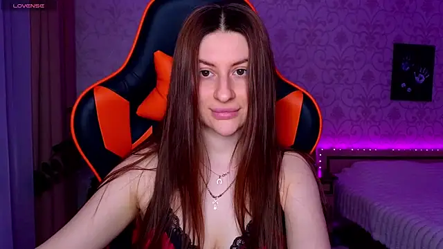 Elishka  online show from April 14, 9:31 pm