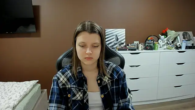 SoniNesti online show from April 2, 2:57 pm