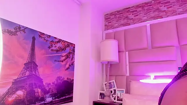 ShaniaBrownn online show from May 13, 7:43 pm