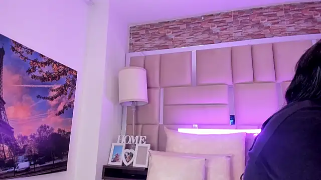 ShaniaBrownn online show from February 4, 8:15 pm