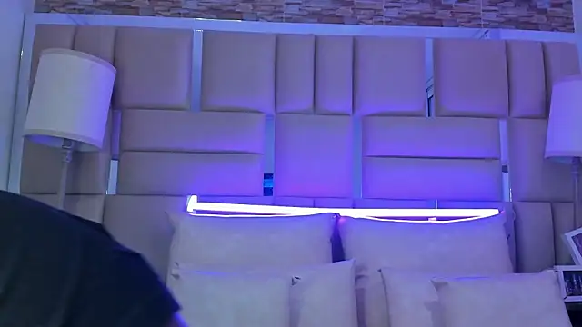 ShaniaBrownn online show from October 28, 7:46 pm