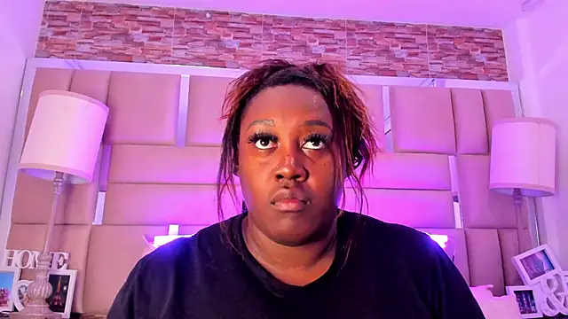 ShaniaBrownn online show from October 21, 7:46 pm