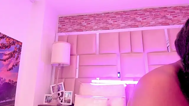 ShaniaBrownn online show from March 18, 7:48 pm