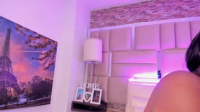 ShaniaBrownn online show from January 10, 8:04 pm