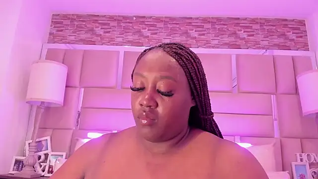 ShaniaBrownn online show from May 9, 12:08 pm