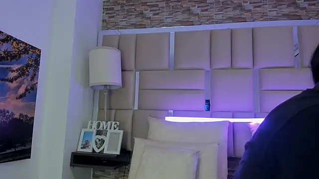 ShaniaBrownn online show from February 12, 6:51 pm