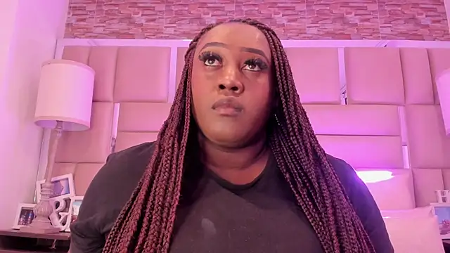 ShaniaBrownn online show from May 8, 7:39 pm