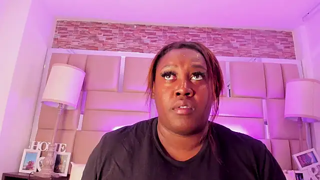 ShaniaBrownn online show from October 2, 7:39 pm