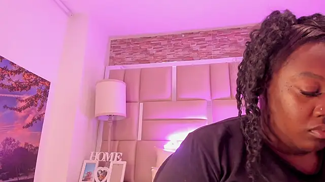 ShaniaBrownn online show from February 16, 7:23 pm