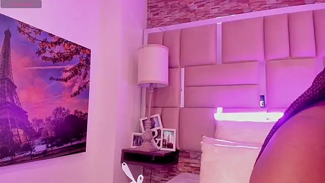 ShaniaBrownn online show from April 7, 7:48 pm