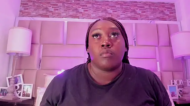 ShaniaBrownn online show from March 26, 6:17 pm