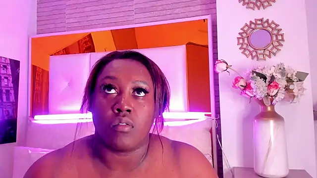 ShaniaBrownn online show from October 7, 7:59 pm