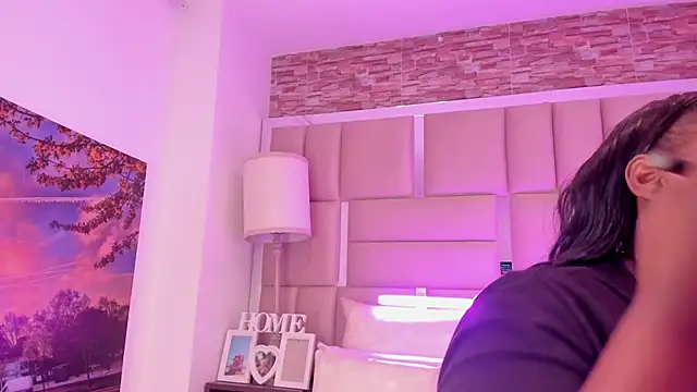 ShaniaBrownn online show from February 11, 7:47 pm