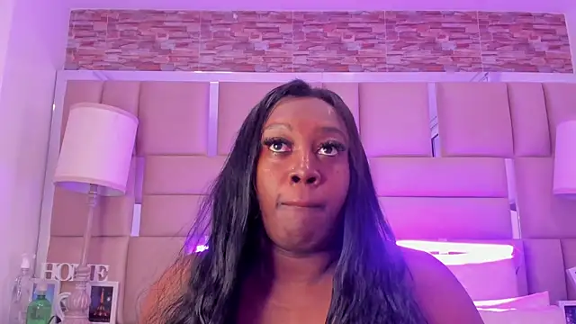 ShaniaBrownn online show from November 12, 7:40 pm