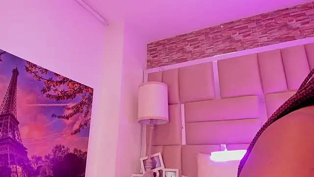 ShaniaBrownn online show from April 12, 7:50 pm