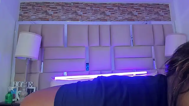 ShaniaBrownn online show from October 10, 7:58 pm
