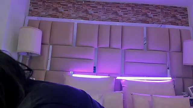 ShaniaBrownn online show from January 9, 7:43 pm