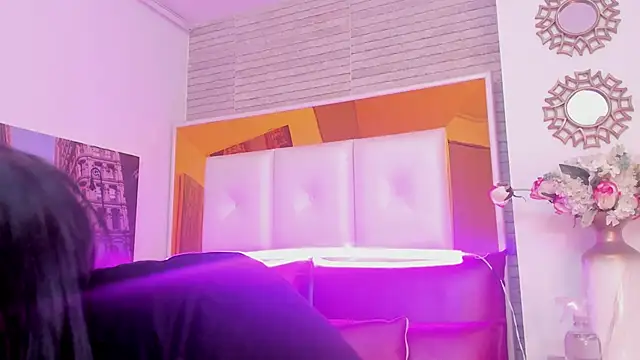 ShaniaBrownn online show from November 6, 7:40 pm