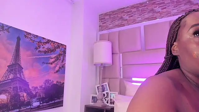 ShaniaBrownn online show from April 17, 7:49 pm