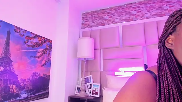 ShaniaBrownn online show from April 21, 7:31 pm