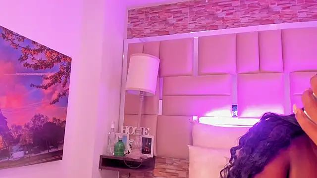 ShaniaBrownn online show from November 21, 7:57 pm