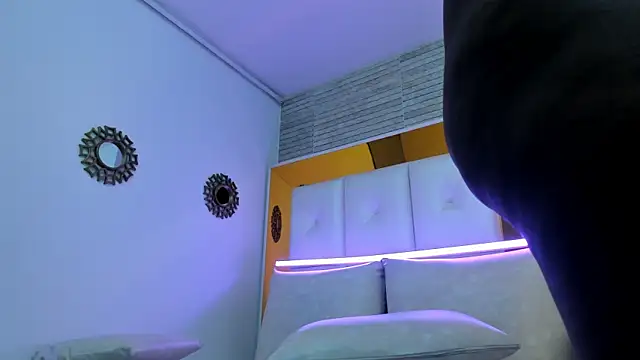 ShaniaBrownn online show from March 22, 10:48 pm