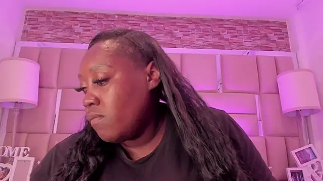 ShaniaBrownn online show from February 28, 7:57 pm