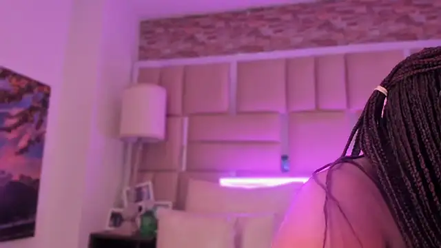 ShaniaBrownn online show from May 24, 7:36 pm