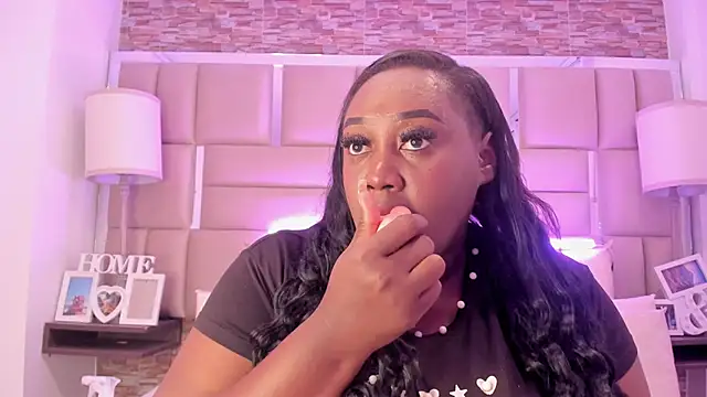 ShaniaBrownn online show from March 7, 7:41 pm