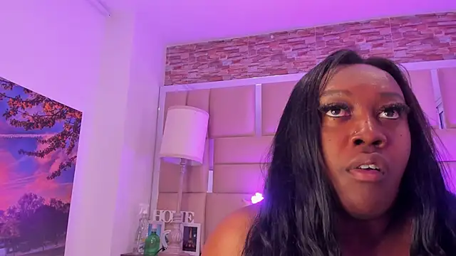 ShaniaBrownn online show from November 14, 7:39 pm