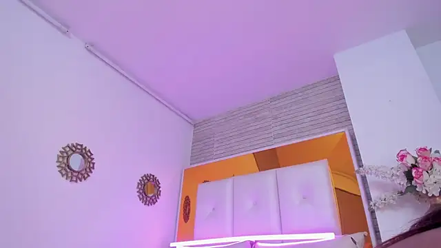 ShaniaBrownn online show from March 15, 10:44 pm